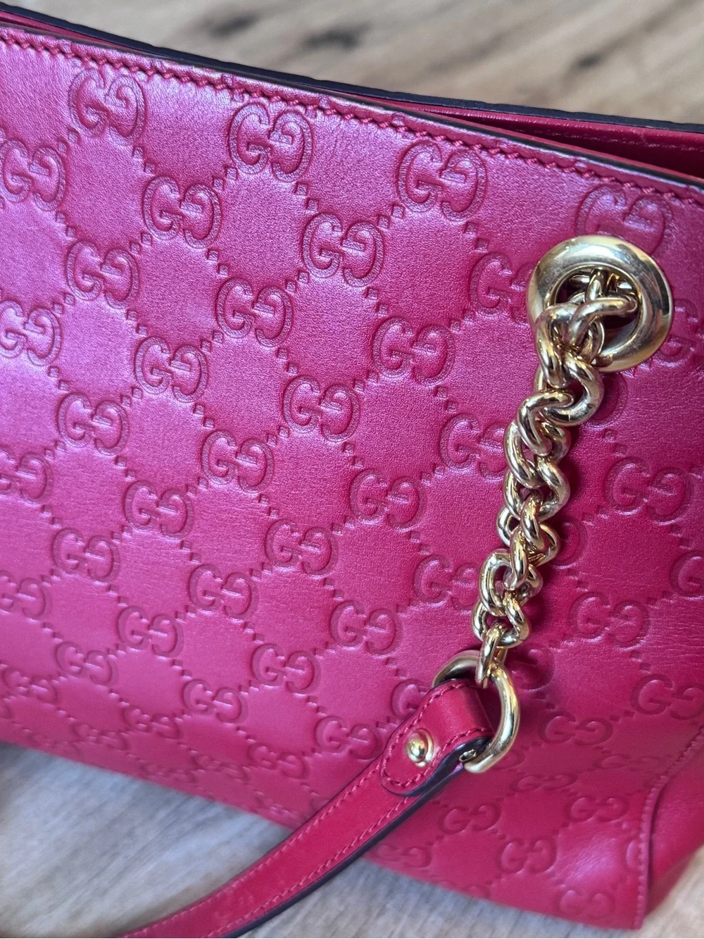 Gucci authentic signature